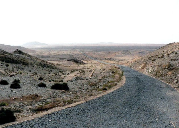 61- Encore une route pavee a l'infini 